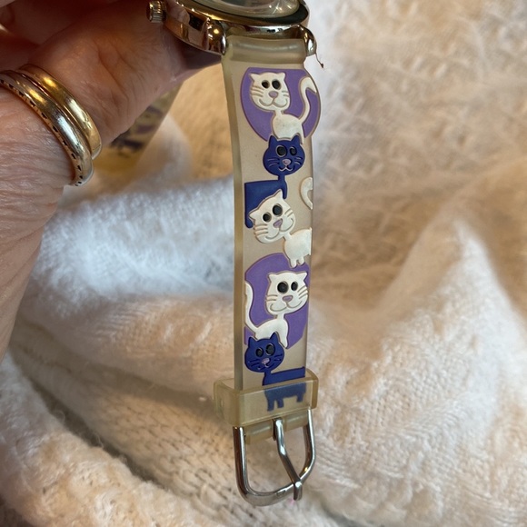 FG Quartz Cat blue, white lavender watch!  Second hand cat moves! Needs battery! - Picture 4 of 9